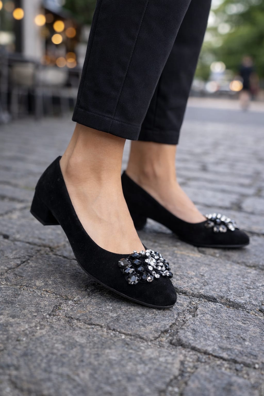 women’s black block-heel bellie