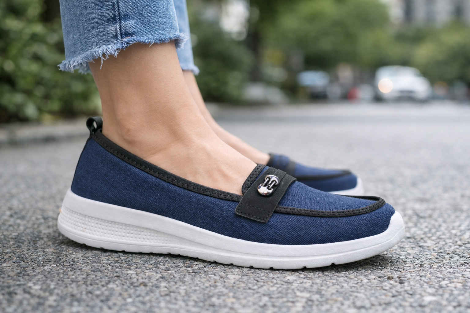 Women's Lightweight Casual Slip-On Shoes – Comfortable Everyday Walking Loafers (Black)