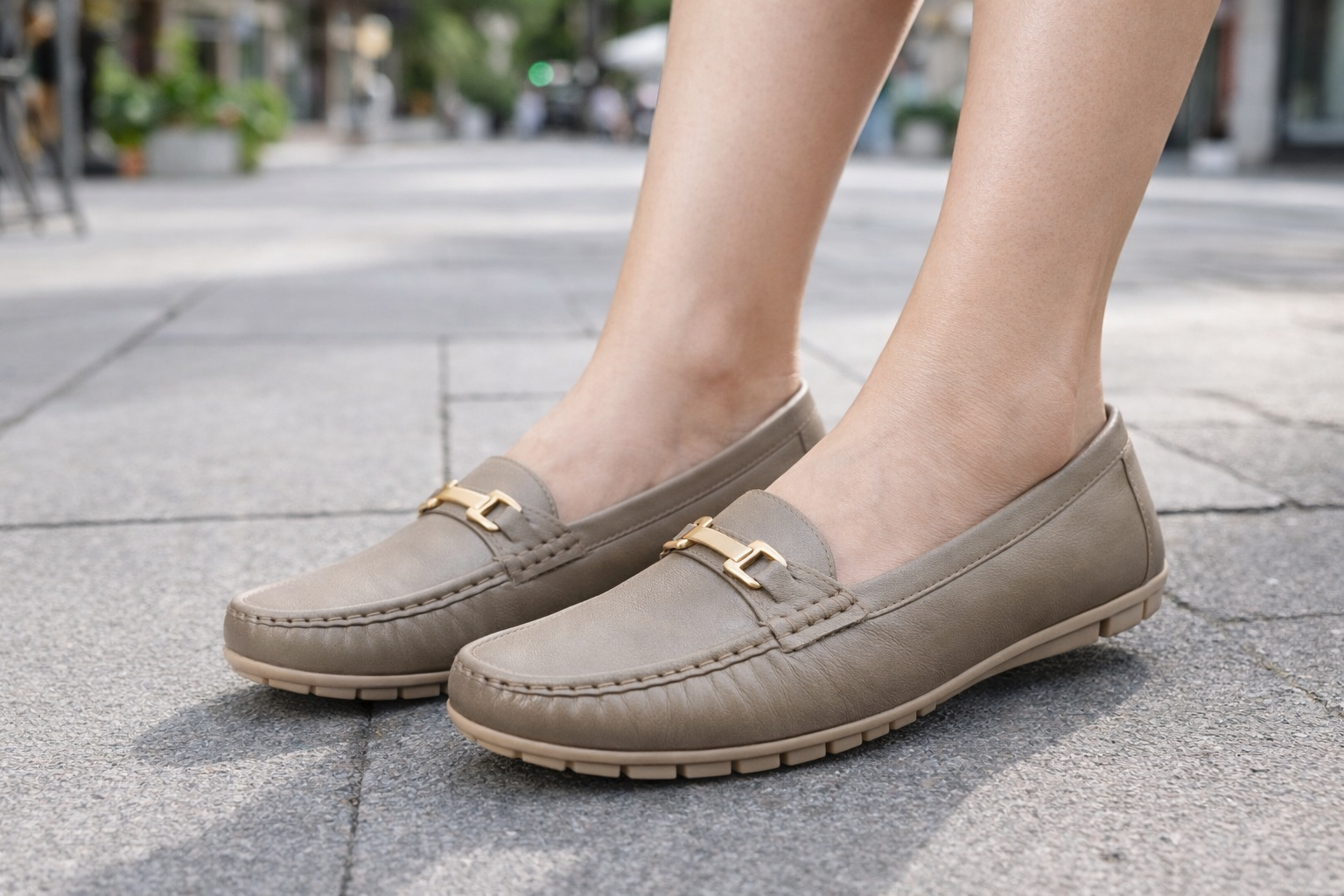 Women's Classic Black Comfort Loafers with Metal Buckle – Soft Leather Casual Slip-On Shoes for Daily Wear