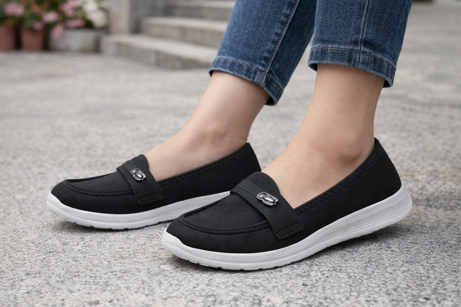 Women's Lightweight Casual Slip-On Shoes – Comfortable Everyday Walking Loafers (Black)