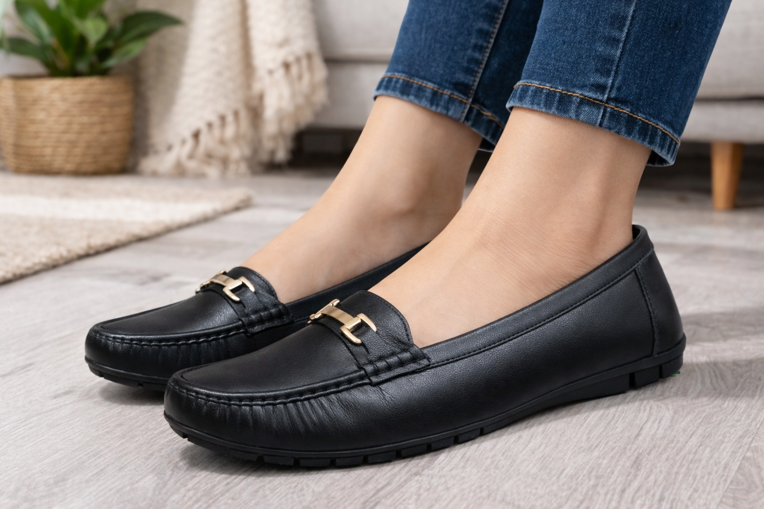 Women's Classic Black Comfort Loafers with Metal Buckle – Soft Leather Casual Slip-On Shoes for Daily Wear