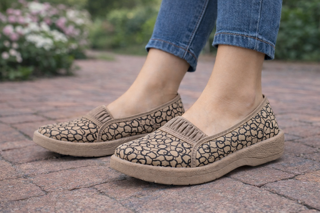 Women’s Printed Casual Slip-On Shoes – Lightweight Comfortable Daily Wear Flats (Beige)