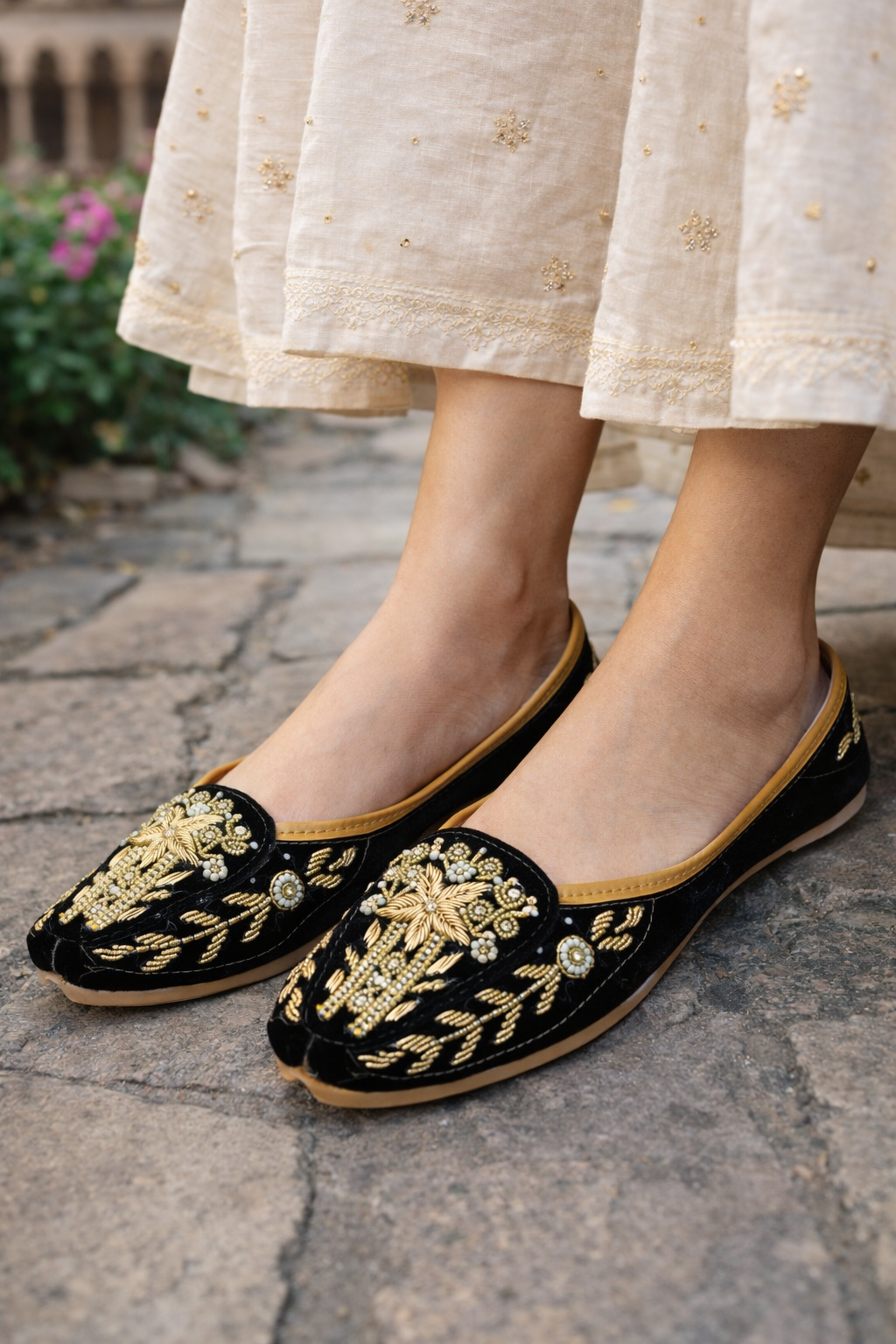 Black Velvet Embroidered Punjabi Jutti for Women – Traditional Handcrafted Ethnic Flats