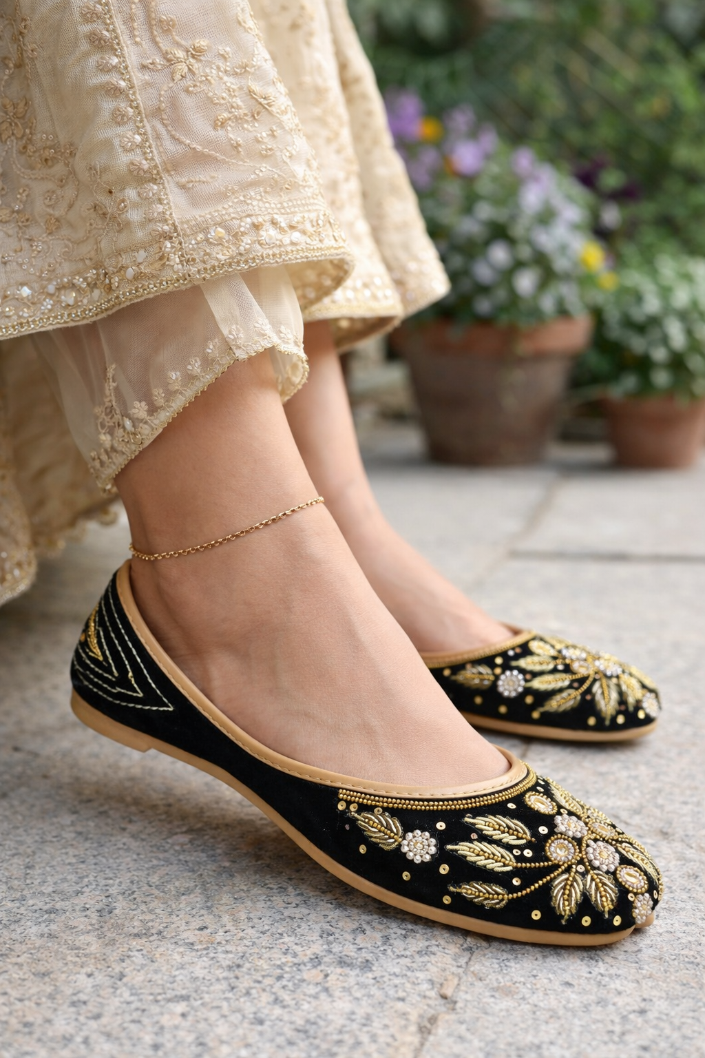 Black Velvet Hand-Embroidered Punjabi Jutti for Women – Ethnic Party Wear Flats